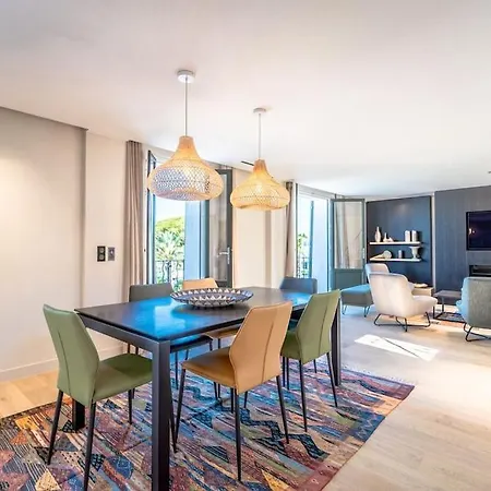 Superbe Maison, Toit Terrasse, Climatisee, Parking